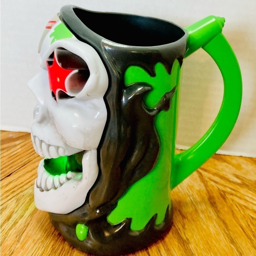 Monster Jam Grace Digger Skull Light Up Mug  Works Plastic Ringling Bros - Picture 4 of 8